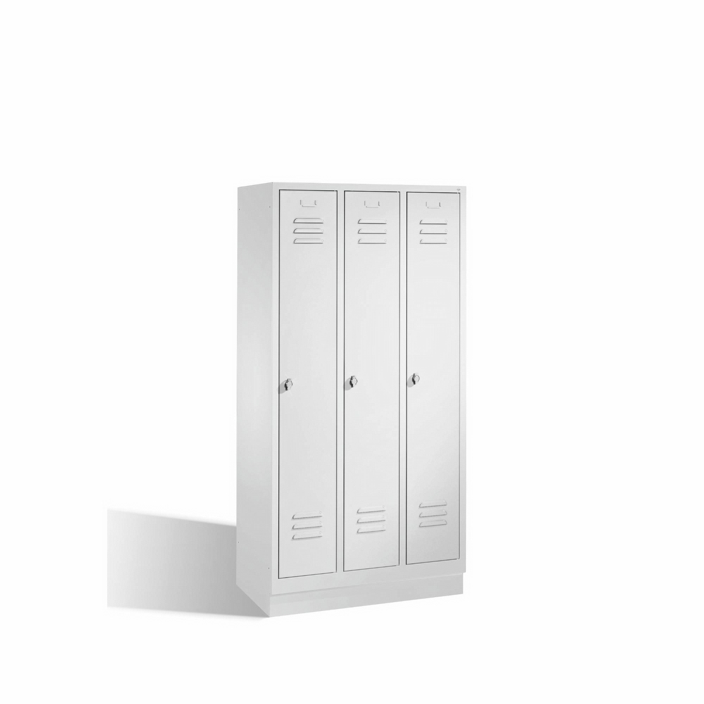 Kledij lockers - foto_6a_3_deur_plint Kledij lockers - foto_6a_3_deur_plint